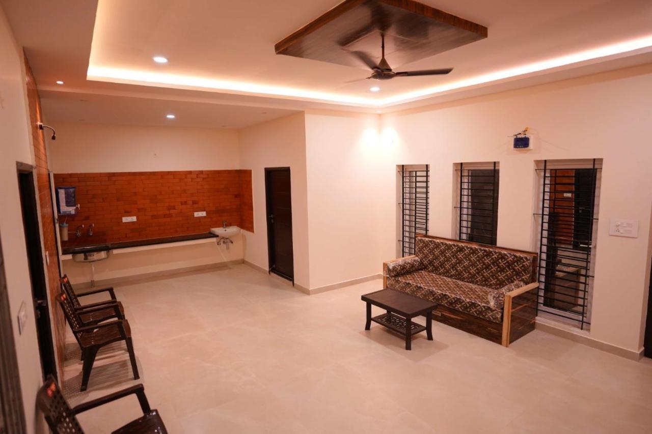 ירקאוד Melody Inn Luxury Home Stay חדר תמונה